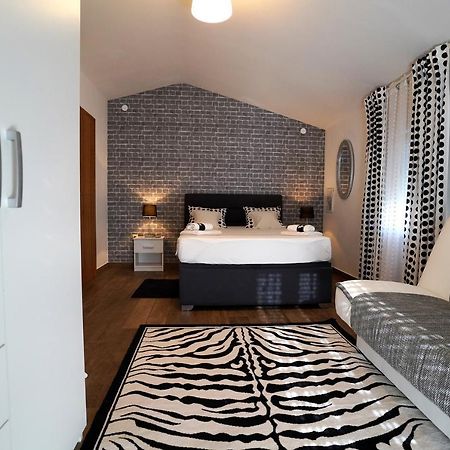 Villa Tago With Heated New Pool Kastela Bagian luar foto