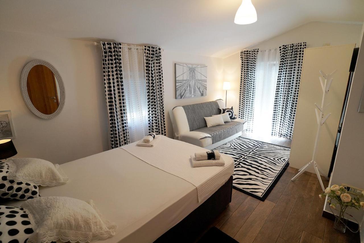Villa Tago With Heated New Pool Kastela Bagian luar foto