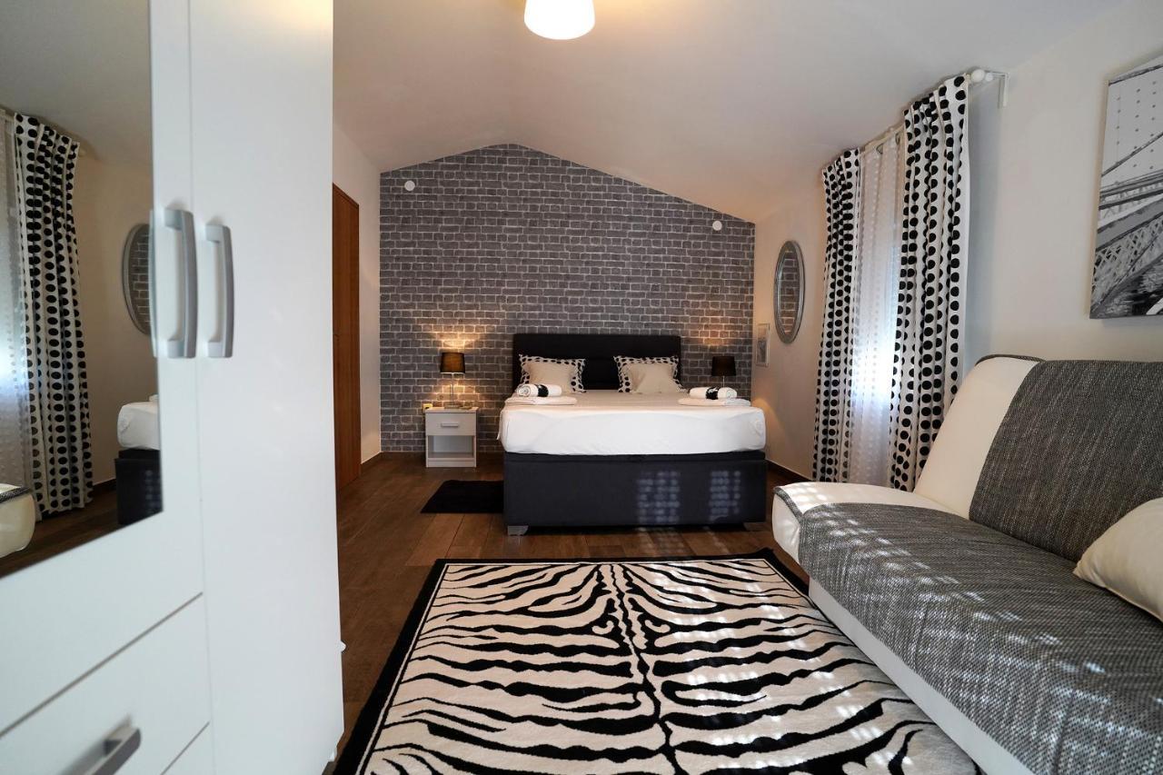 Villa Tago With Heated New Pool Kastela Bagian luar foto