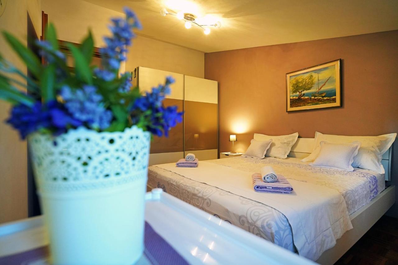 Villa Tago With Heated New Pool Kastela Bagian luar foto