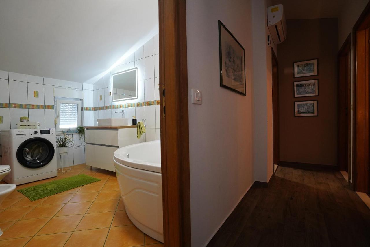 Villa Tago With Heated New Pool Kastela Bagian luar foto