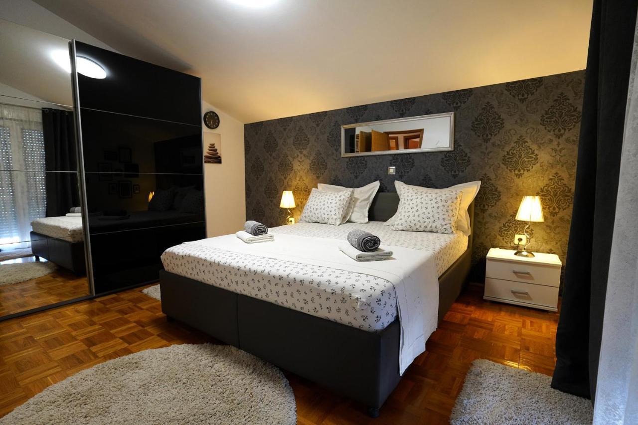 Villa Tago With Heated New Pool Kastela Bagian luar foto