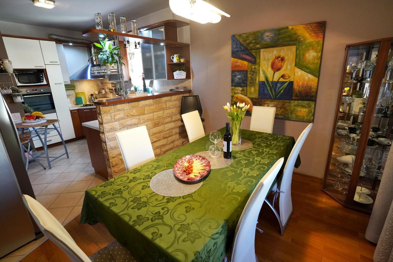 Villa Tago With Heated New Pool Kastela Bagian luar foto