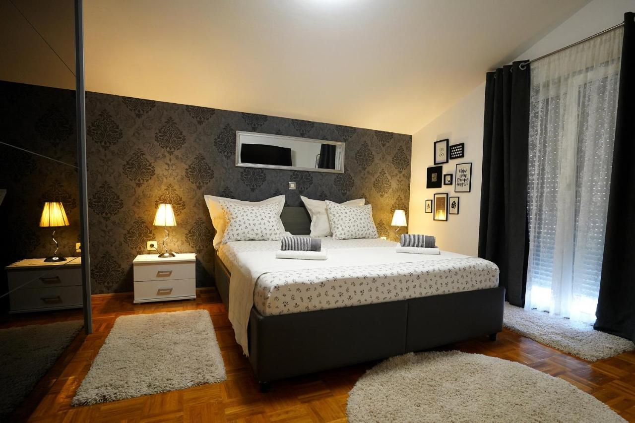 Villa Tago With Heated New Pool Kastela Bagian luar foto