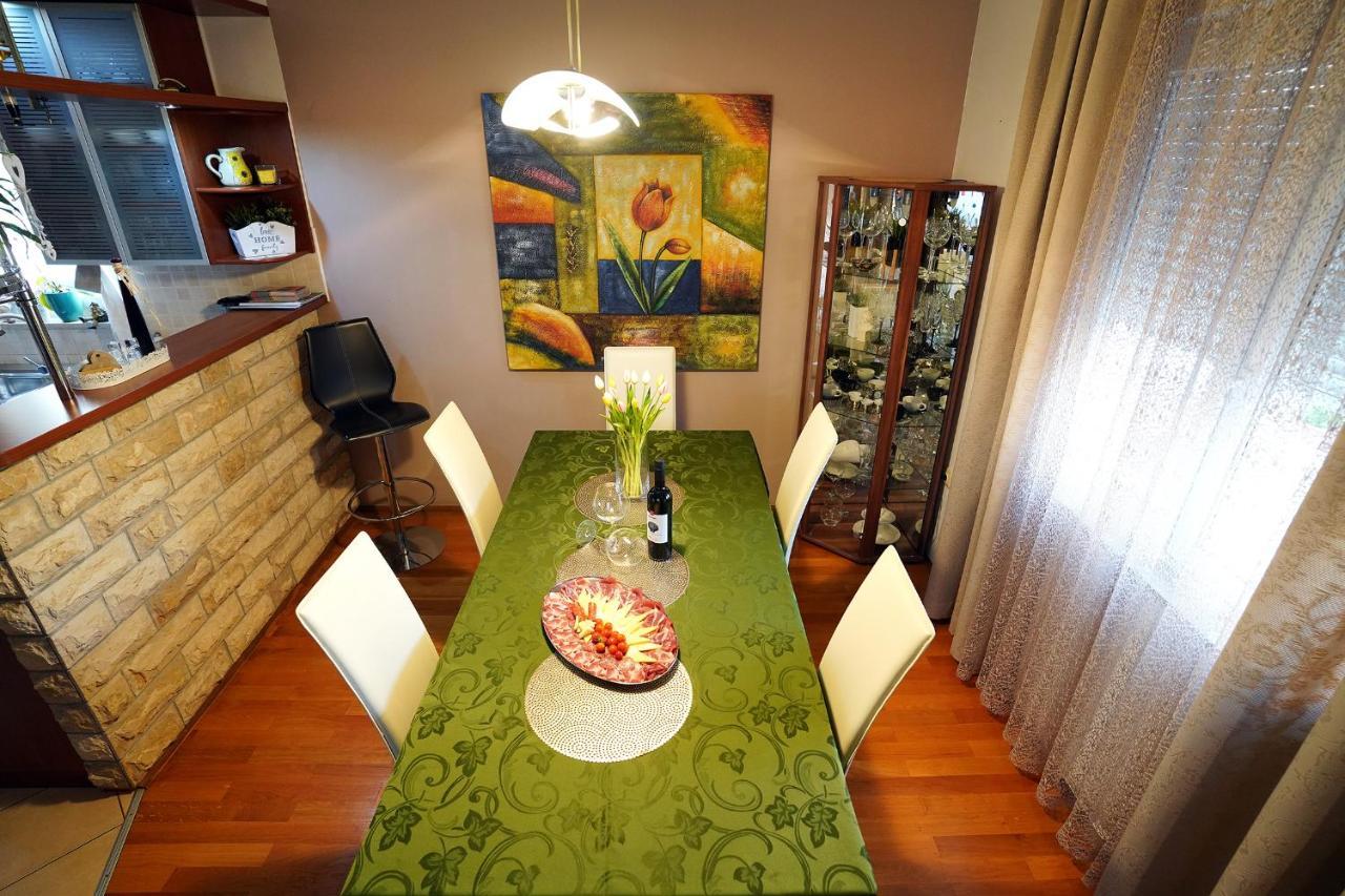Villa Tago With Heated New Pool Kastela Bagian luar foto