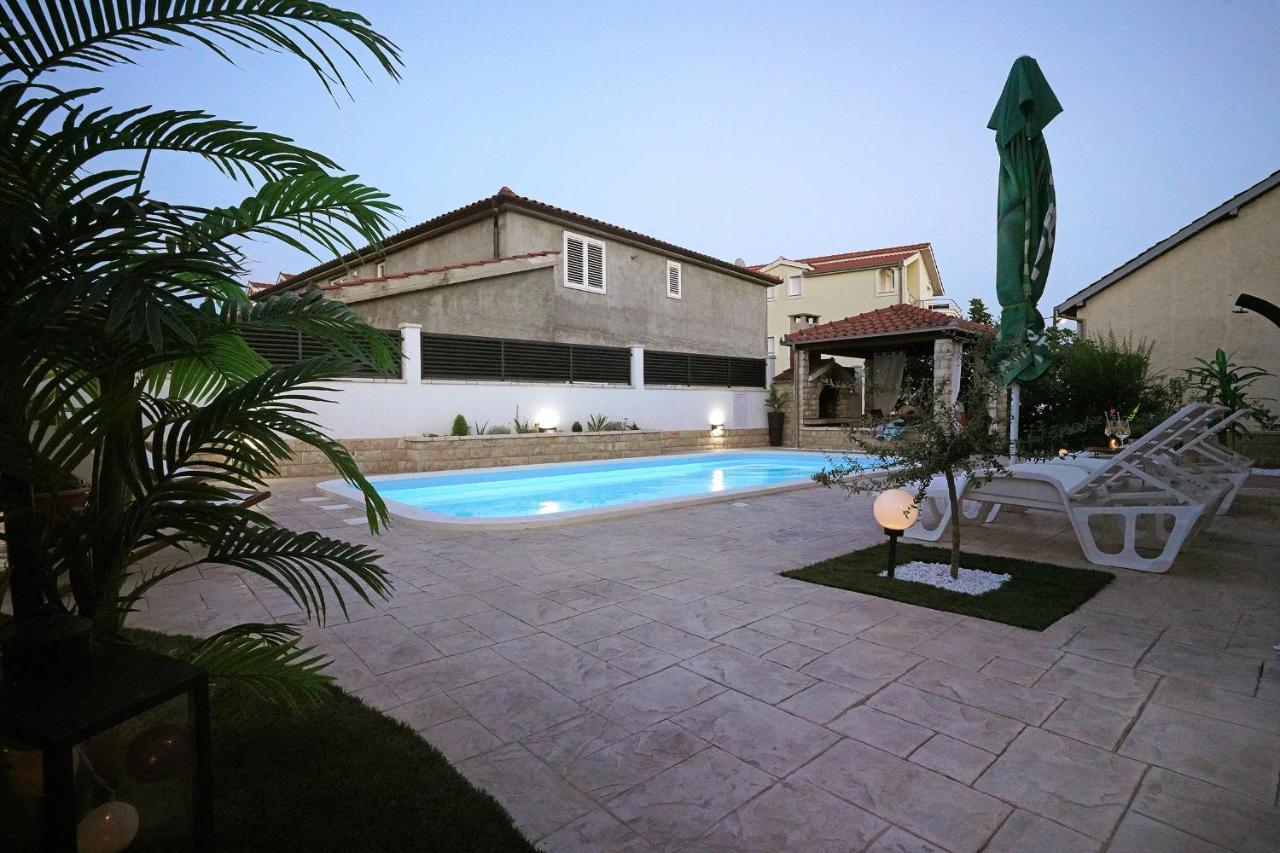 Villa Tago With Heated New Pool Kastela Bagian luar foto