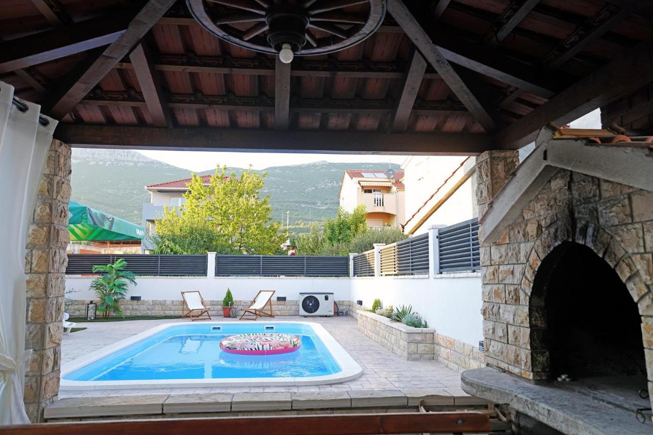 Villa Tago With Heated New Pool Kastela Bagian luar foto